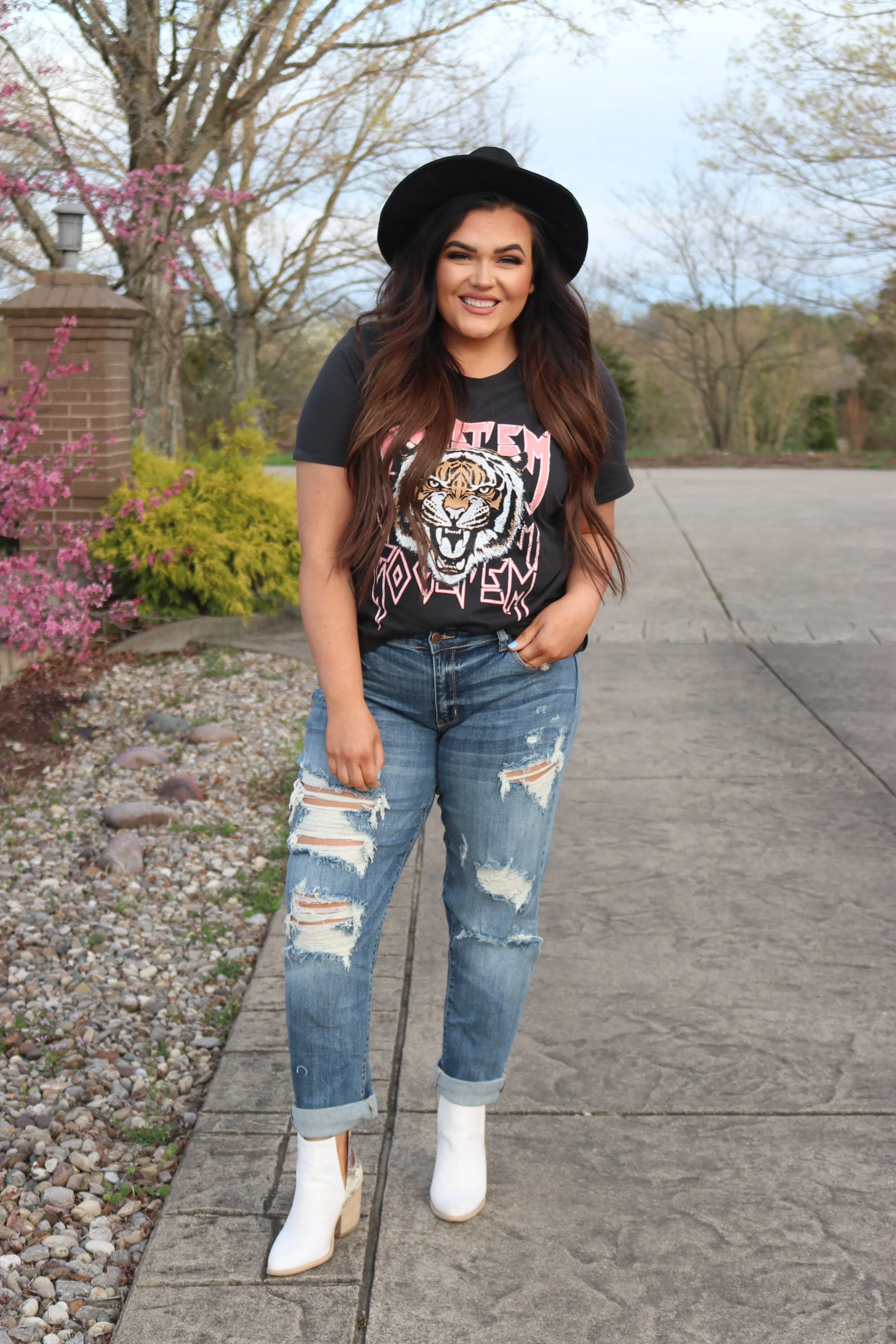 Go Get 'em Tiger Graphic Tee - Black